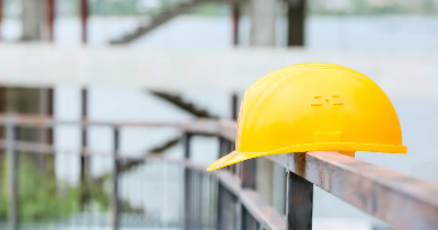 Szyny asekuracyjne – niewidzialni strażnicy naszego bezpieczeństwa